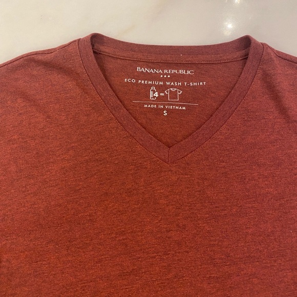 Banana Republic Maroon Tee - Picture 2 of 4